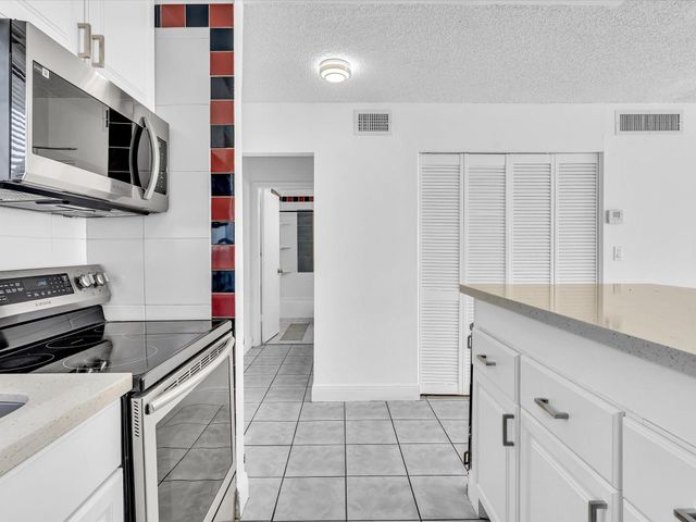 6034 Forest Hill Boulevard 107, West Palm Beach, FL 33415