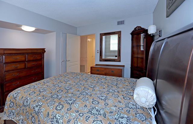 1224 S Peninsula Dr Apt 102, Daytona Beach, FL 32118