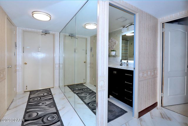 1224 S Peninsula Dr Apt 102, Daytona Beach, FL 32118