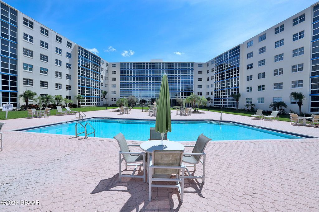 1224 S Peninsula Dr Apt 102, Daytona Beach, FL 32118