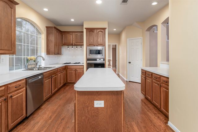 5704 Champion Court, Arlington, TX 76017