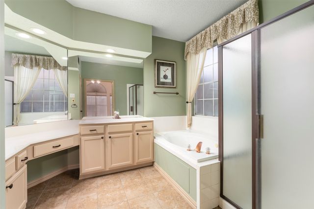 5704 Champion Court, Arlington, TX 76017