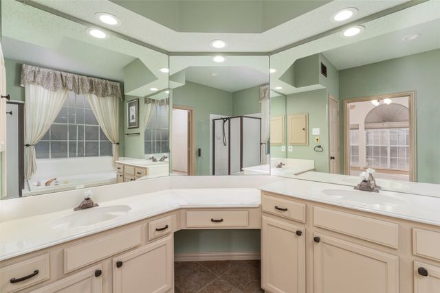 5704 Champion Court, Arlington, TX 76017