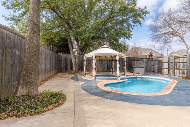 5704 Champion Court, Arlington, TX 76017