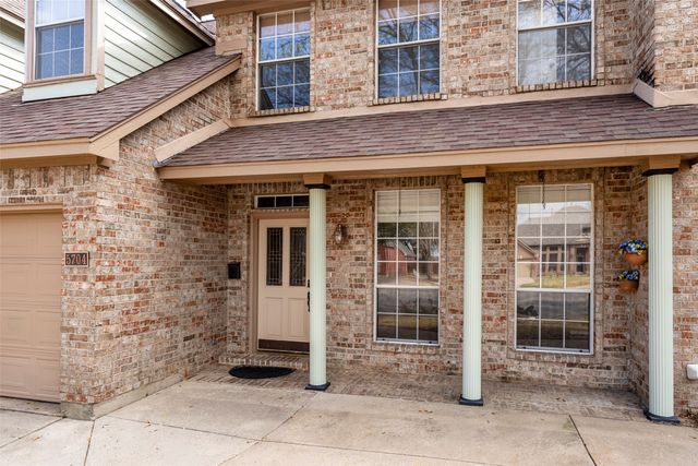 5704 Champion Court, Arlington, TX 76017