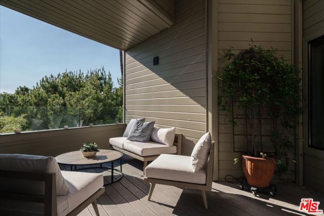 5677 Spreading Oak Drive, Los Angeles, CA 90068