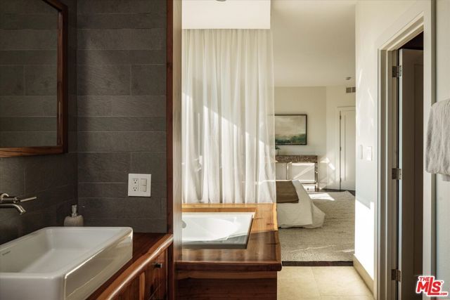 5677 Spreading Oak Drive, Los Angeles, CA 90068