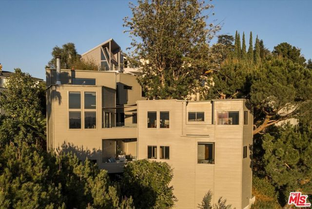 5677 Spreading Oak Drive, Los Angeles, CA 90068