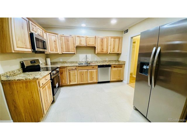 903 Quentin St, Aurora, CO 80011
