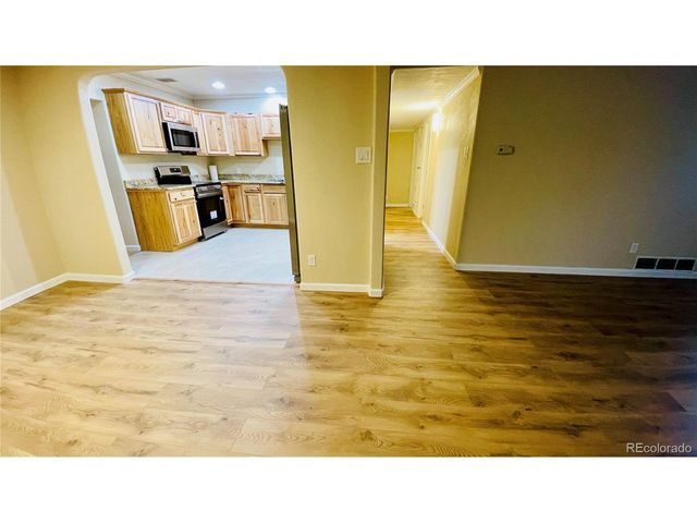 903 Quentin St, Aurora, CO 80011