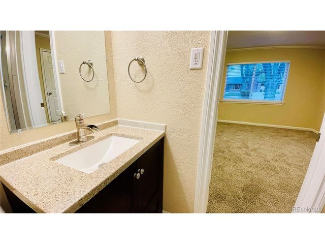 903 Quentin St, Aurora, CO 80011