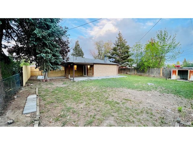903 Quentin St, Aurora, CO 80011