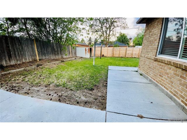 903 Quentin St, Aurora, CO 80011