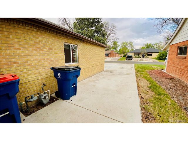 903 Quentin St, Aurora, CO 80011