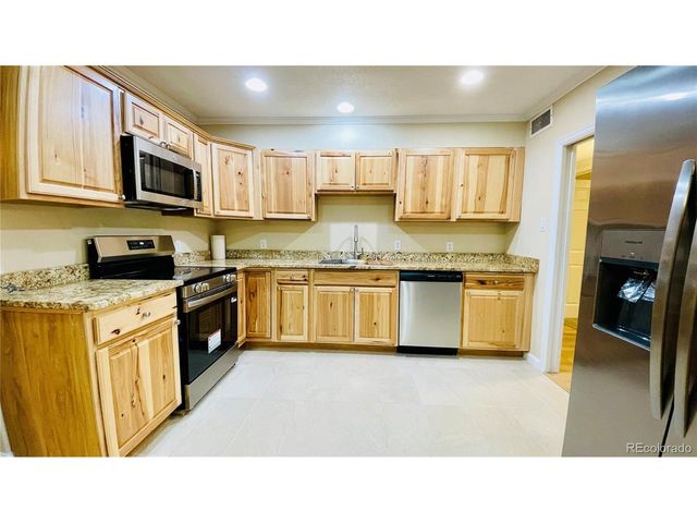 903 Quentin St, Aurora, CO 80011
