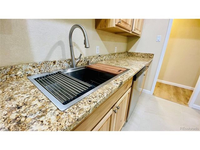 903 Quentin St, Aurora, CO 80011