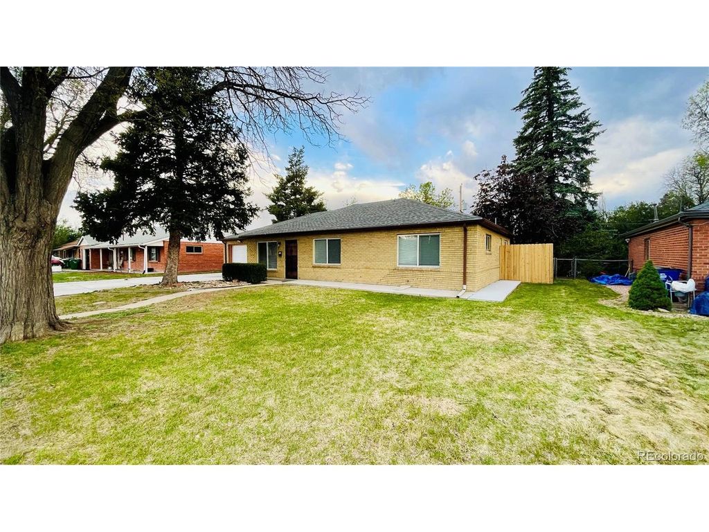 903 Quentin St, Aurora, CO 80011