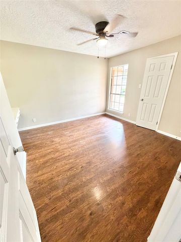 98 Sparrow Way, Beaumont, TX 77707