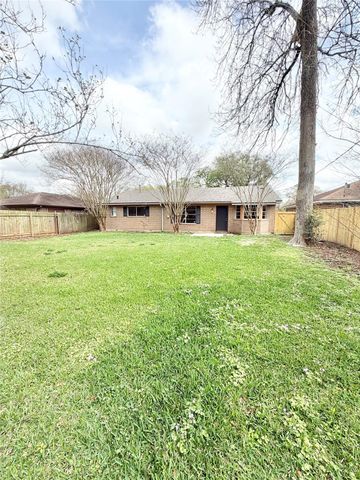 98 Sparrow Way, Beaumont, TX 77707