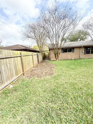 98 Sparrow Way, Beaumont, TX 77707