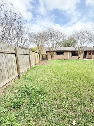 98 Sparrow Way, Beaumont, TX 77707