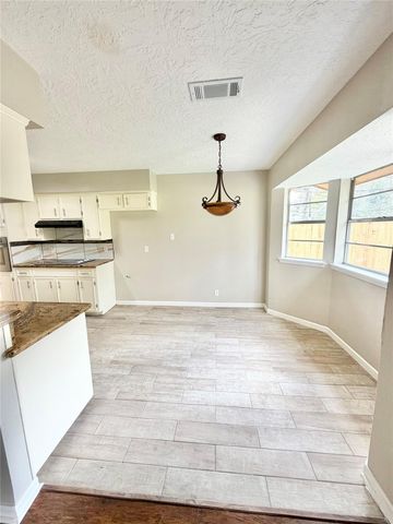 98 Sparrow Way, Beaumont, TX 77707