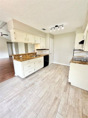 98 Sparrow Way, Beaumont, TX 77707