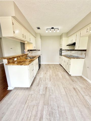 98 Sparrow Way, Beaumont, TX 77707