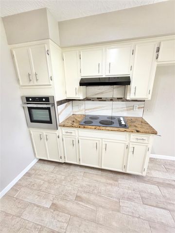 98 Sparrow Way, Beaumont, TX 77707