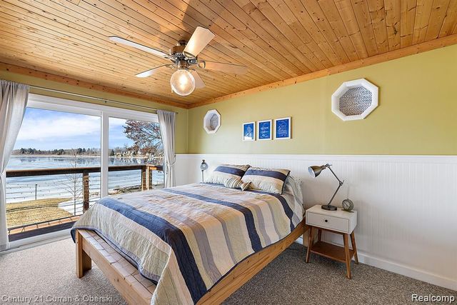 222 Ackerson Lake Drive, Jackson, MI 49201