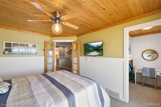 222 Ackerson Lake Drive, Jackson, MI 49201