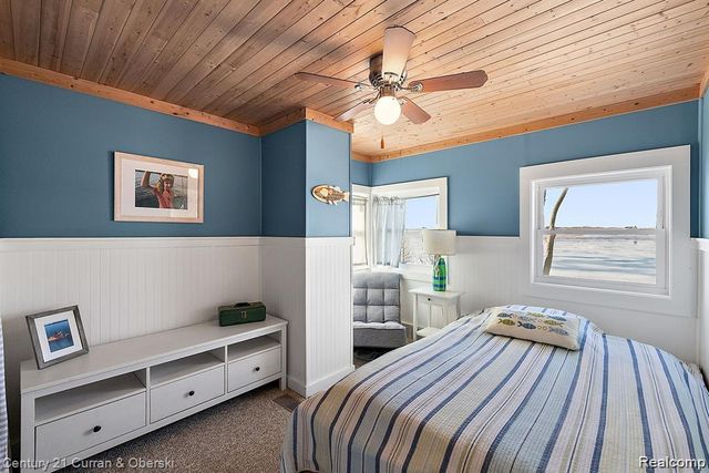 222 Ackerson Lake Drive, Jackson, MI 49201