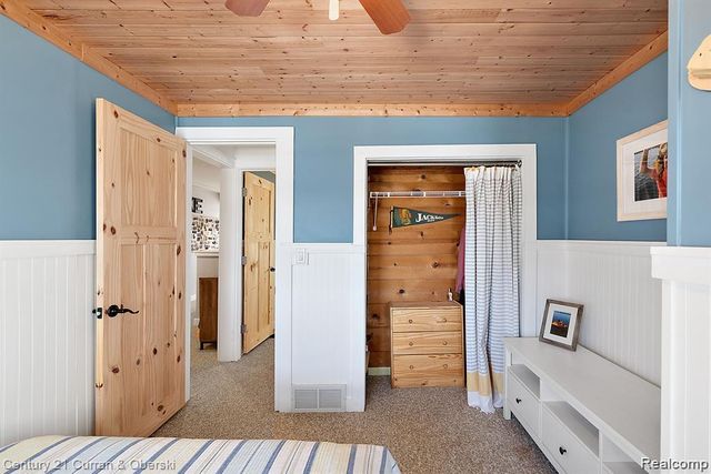 222 Ackerson Lake Drive, Jackson, MI 49201