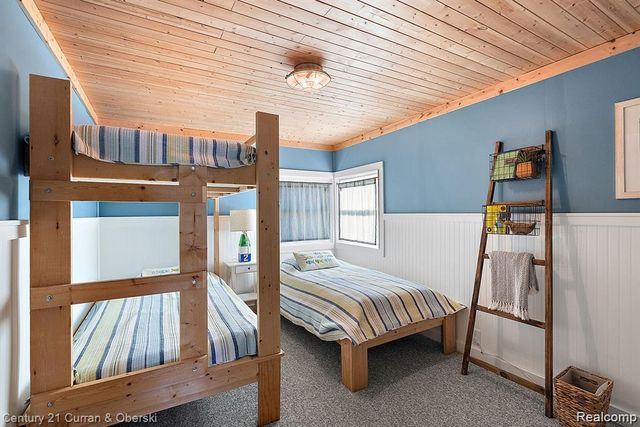 222 Ackerson Lake Drive, Jackson, MI 49201