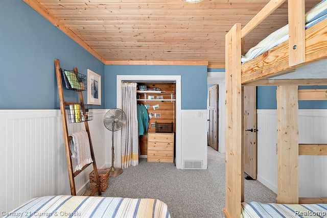 222 Ackerson Lake Drive, Jackson, MI 49201