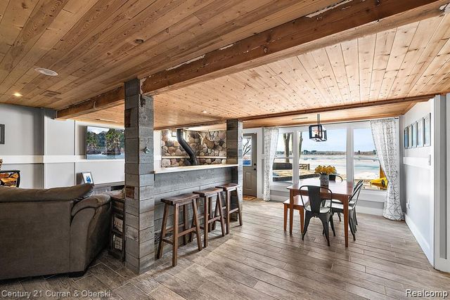 222 Ackerson Lake Drive, Jackson, MI 49201