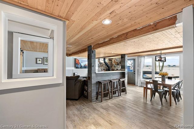 222 Ackerson Lake Drive, Jackson, MI 49201