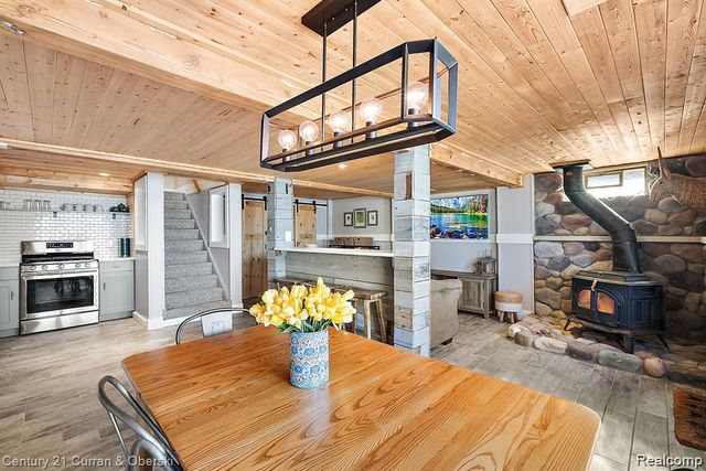 222 Ackerson Lake Drive, Jackson, MI 49201