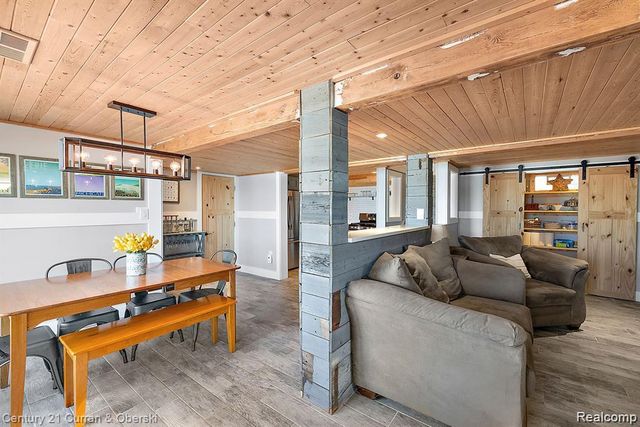 222 Ackerson Lake Drive, Jackson, MI 49201