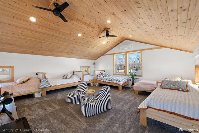 222 Ackerson Lake Drive, Jackson, MI 49201