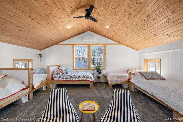 222 Ackerson Lake Drive, Jackson, MI 49201