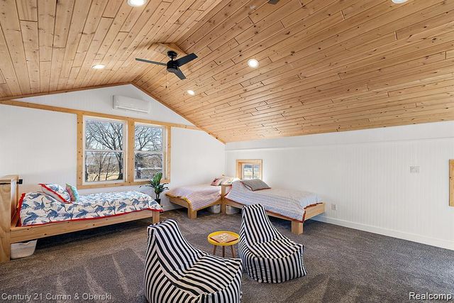 222 Ackerson Lake Drive, Jackson, MI 49201