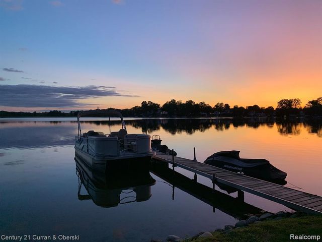 222 Ackerson Lake Drive, Jackson, MI 49201