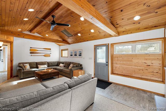 222 Ackerson Lake Drive, Jackson, MI 49201