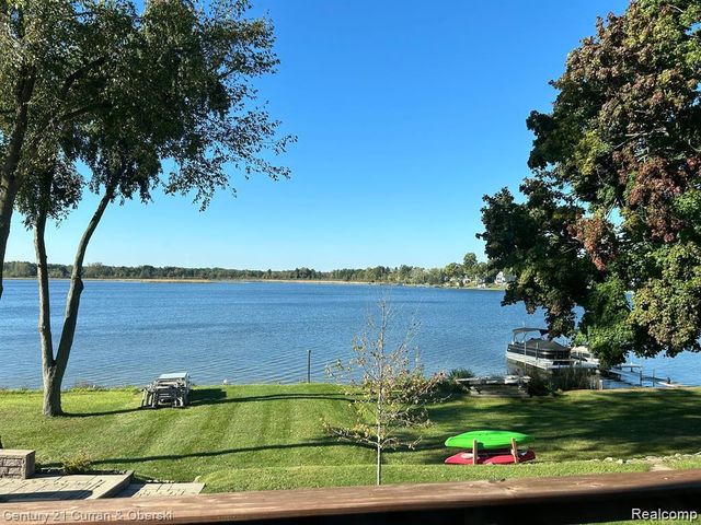 222 Ackerson Lake Drive, Jackson, MI 49201