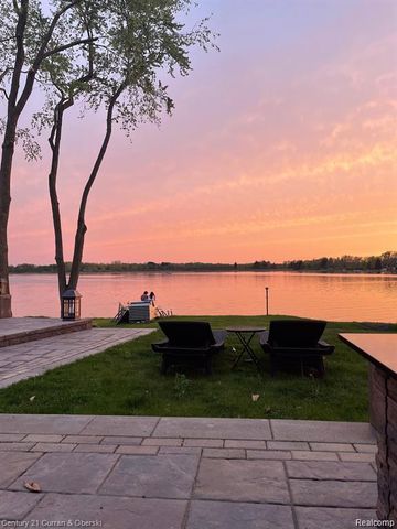 222 Ackerson Lake Drive, Jackson, MI 49201