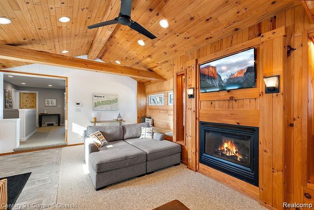 222 Ackerson Lake Drive, Jackson, MI 49201