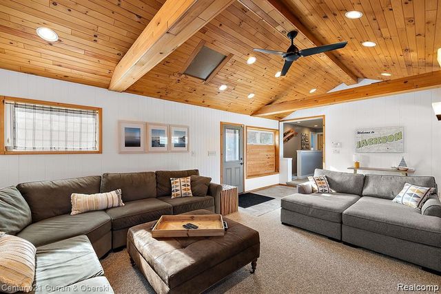 222 Ackerson Lake Drive, Jackson, MI 49201