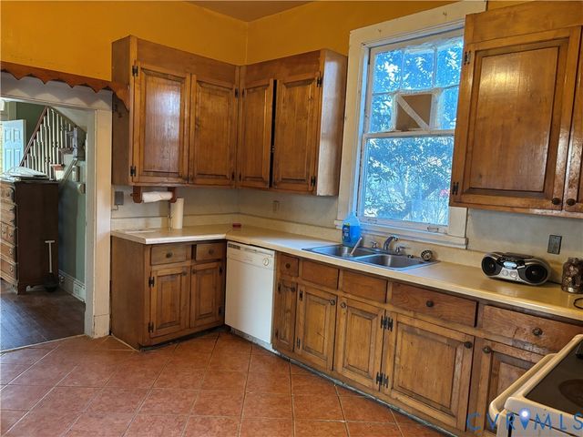 9 N Elm Ave, Highland Springs, VA 23075