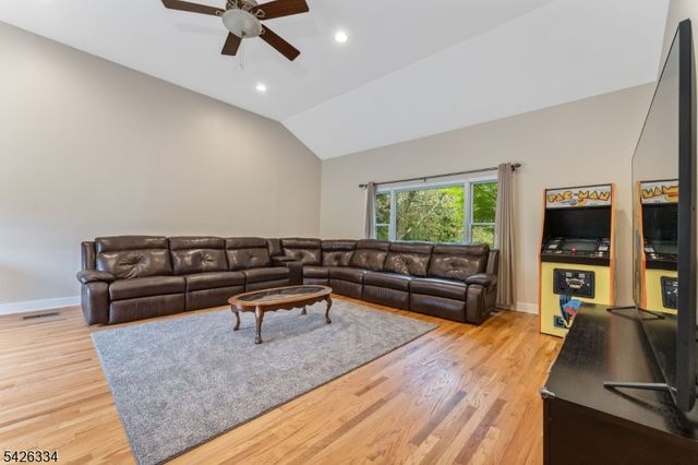 46 Sutton Rd, Tewksbury Twp., NJ 08833